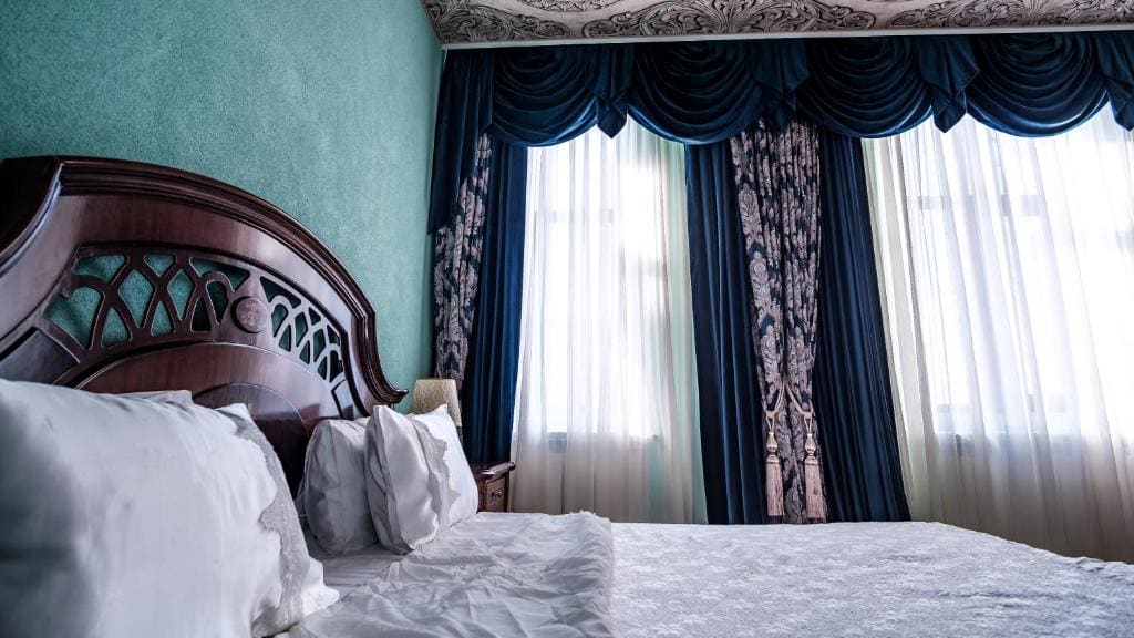 Deluxe King Suite room - Image 1
