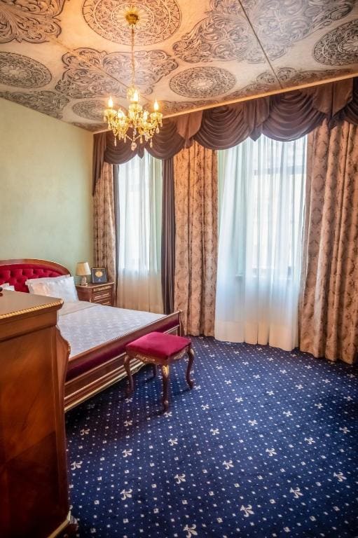Deluxe Suite with Spa Bath room - Image 3
