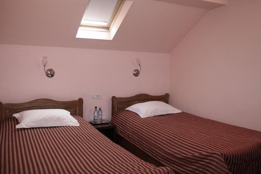 Deluxe Twin Room room - Image 1