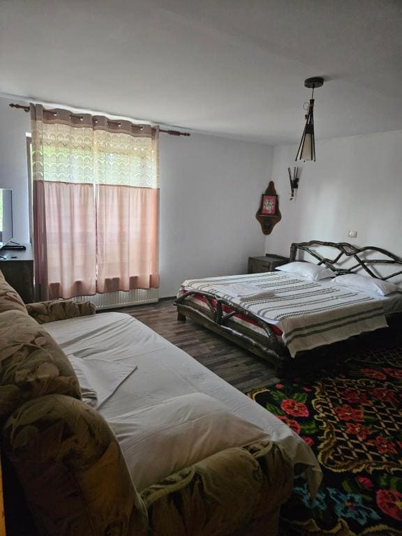 Double Room with Private Bathroom room - Image 2