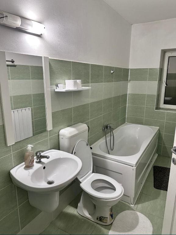 Family Room room - Image 2