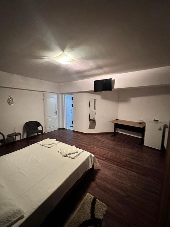 Family Room room - Image 1