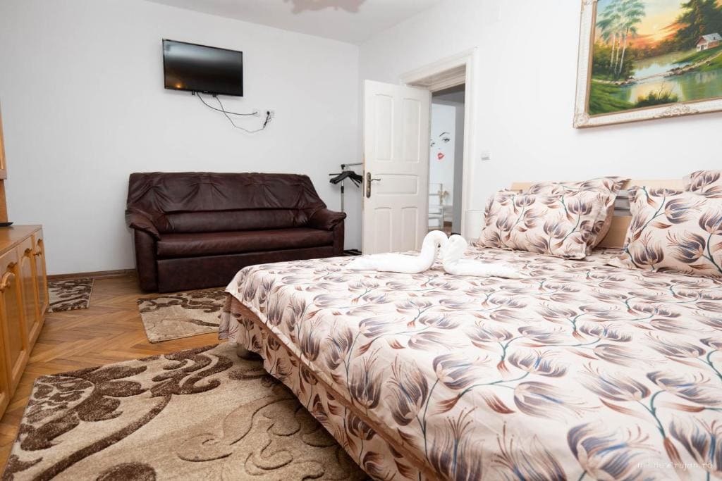 Deluxe Double Room with Bath room - Image 1