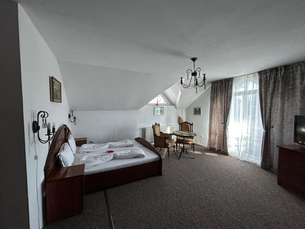 Deluxe Double Room with Bath room - Image 2