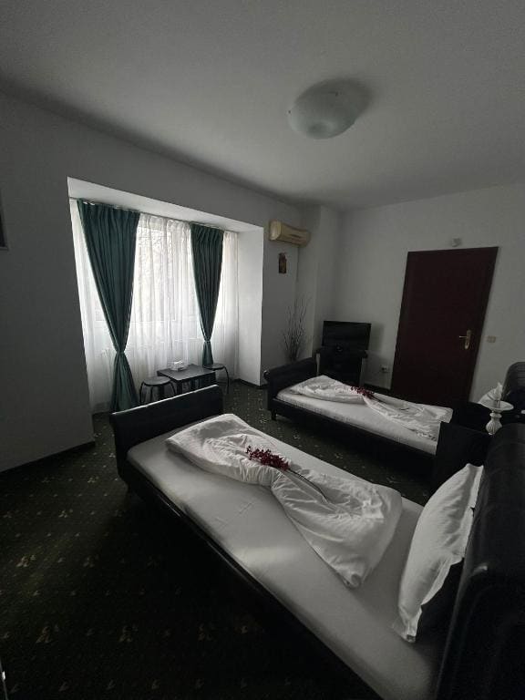 Standard Double or Twin Room room - Image 2