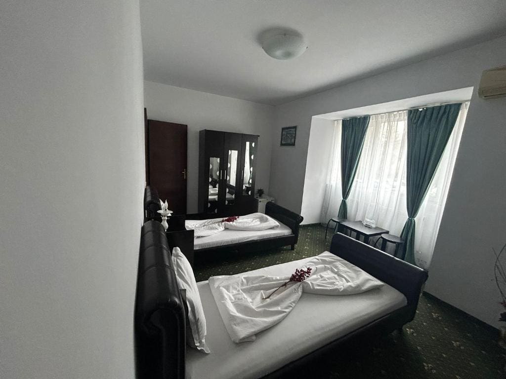 Standard Double or Twin Room room - Image 1