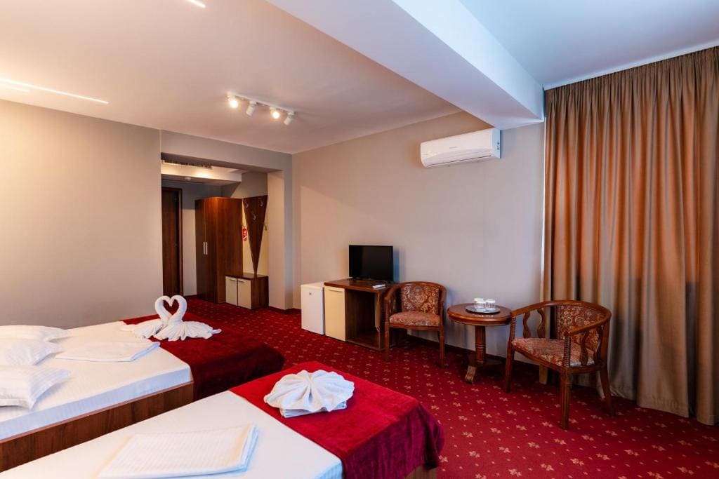 Classic Triple Room room - Image 2