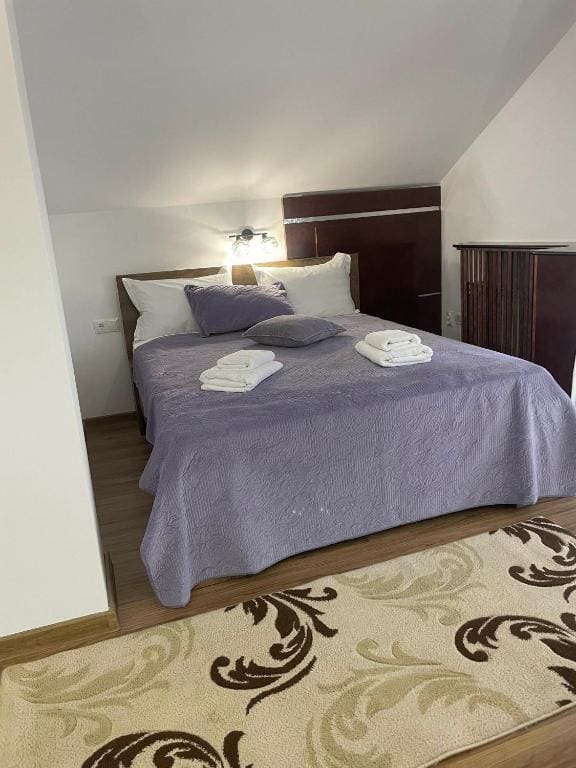 Deluxe Family Room room - Image 1