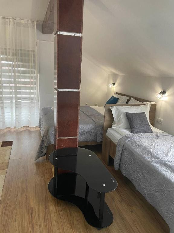 Deluxe Family Suite room - Image 3