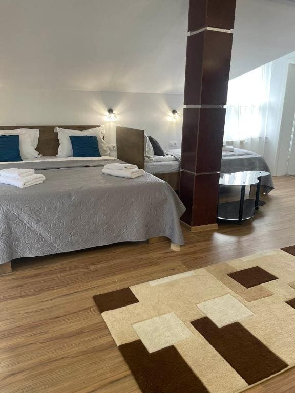 Deluxe Family Suite room - Image 2