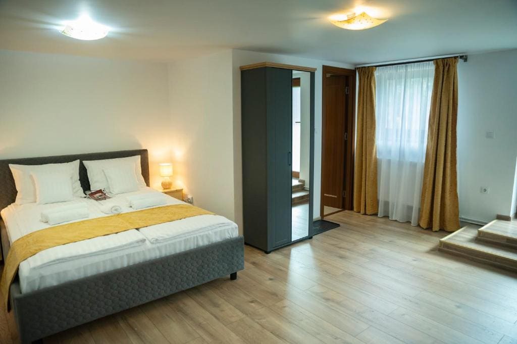 Double Room with Private Bathroom room - Image 2