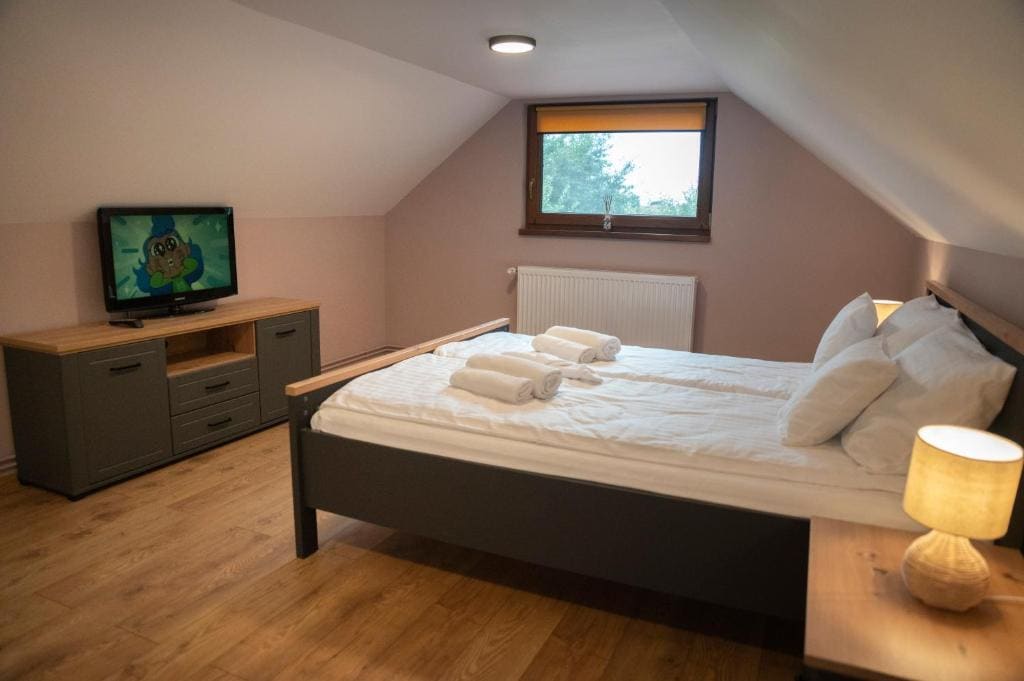 One-Bedroom Apartment room - Image 2