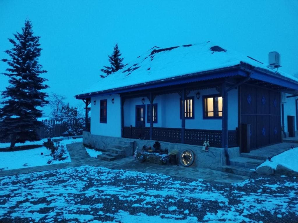 Three-Bedroom Chalet room - Image 2