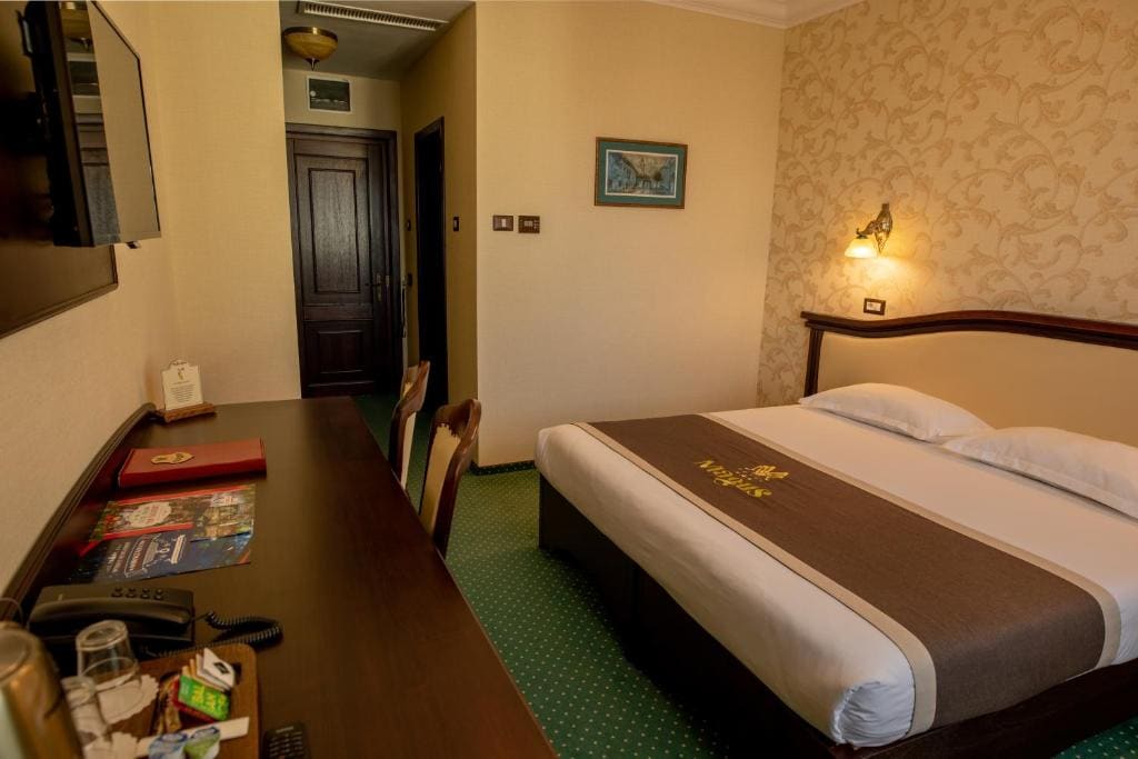 Deluxe Double Room room - Image 2