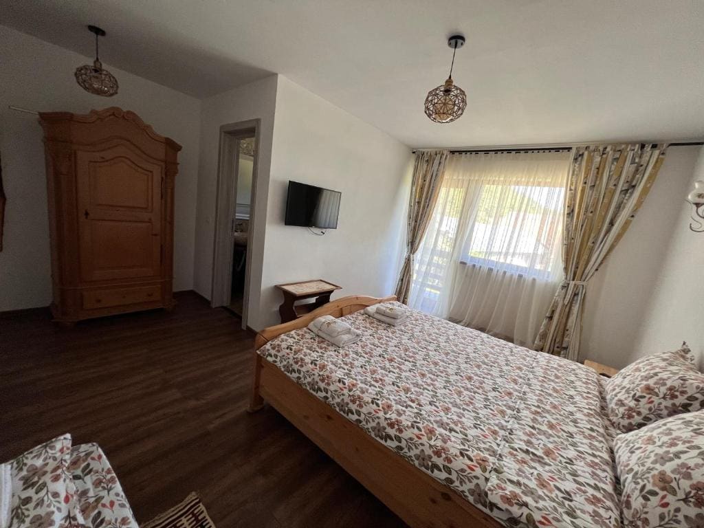 Double Room with Private Bathroom room - Image 2
