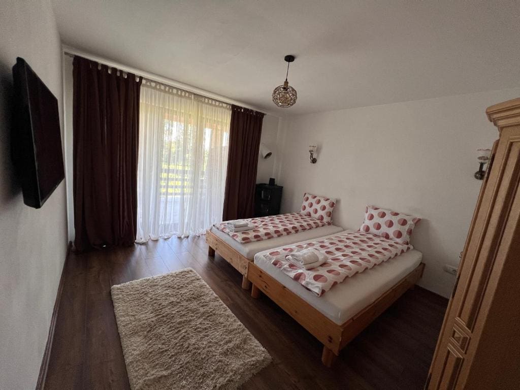 Family Room with Balcony room - Image 1