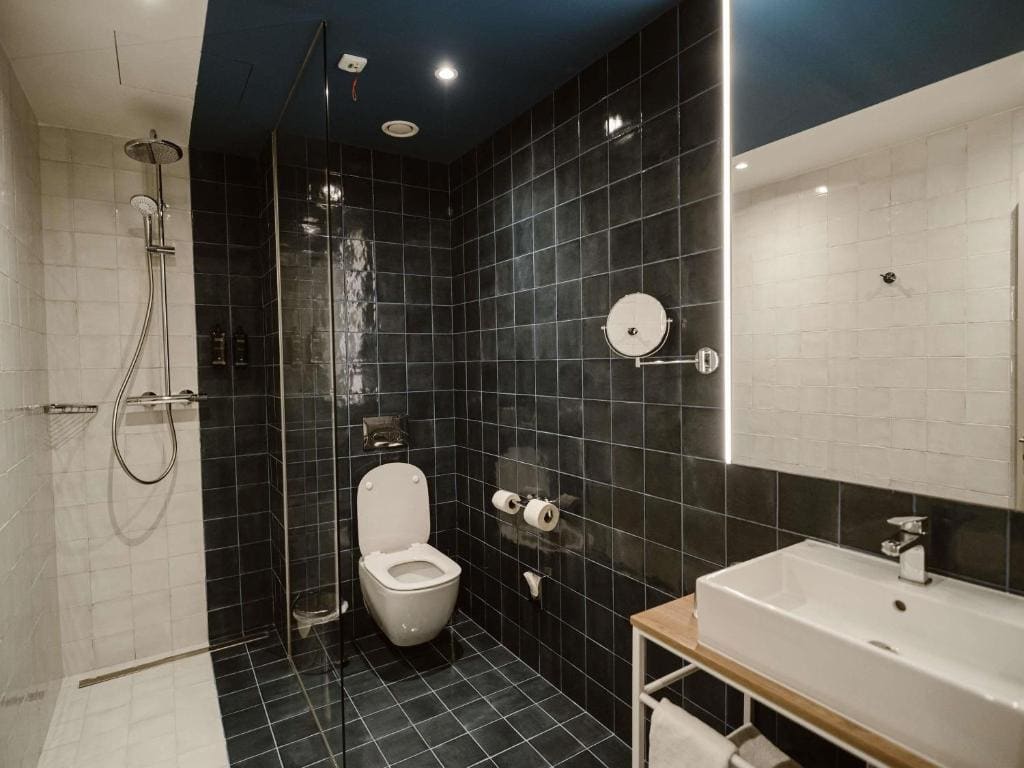 Suite with One Double Bed and Sofa Bed room - Image 2