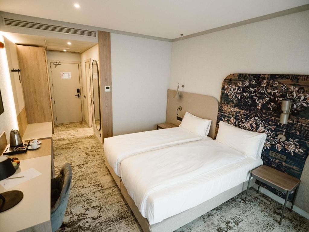 Superior Twin room - Image 2