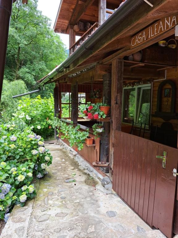 One-Bedroom Chalet room - Image 3