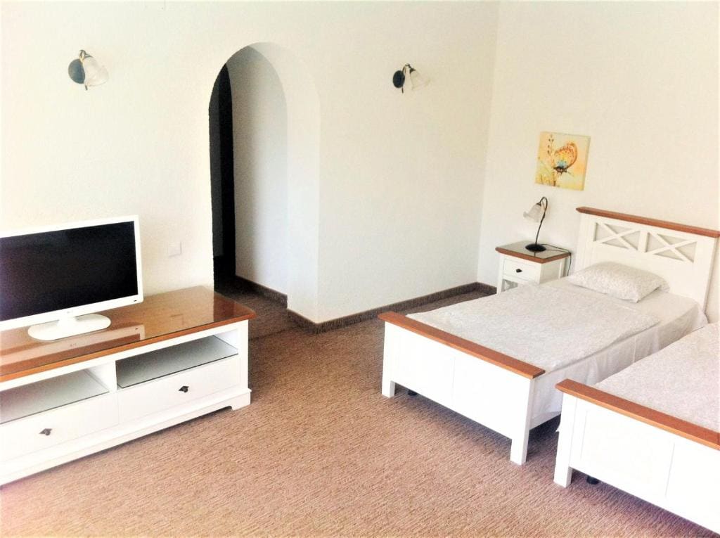 Deluxe Twin Room with Balcony room - Image 3