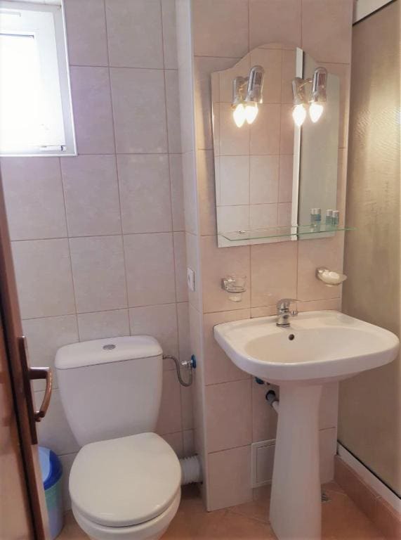 Standard Twin Room room - Image 1