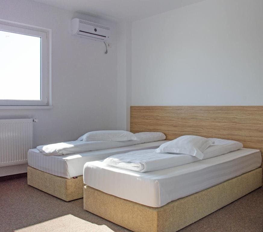 Twin Room with Private Bathroom room - Image 2