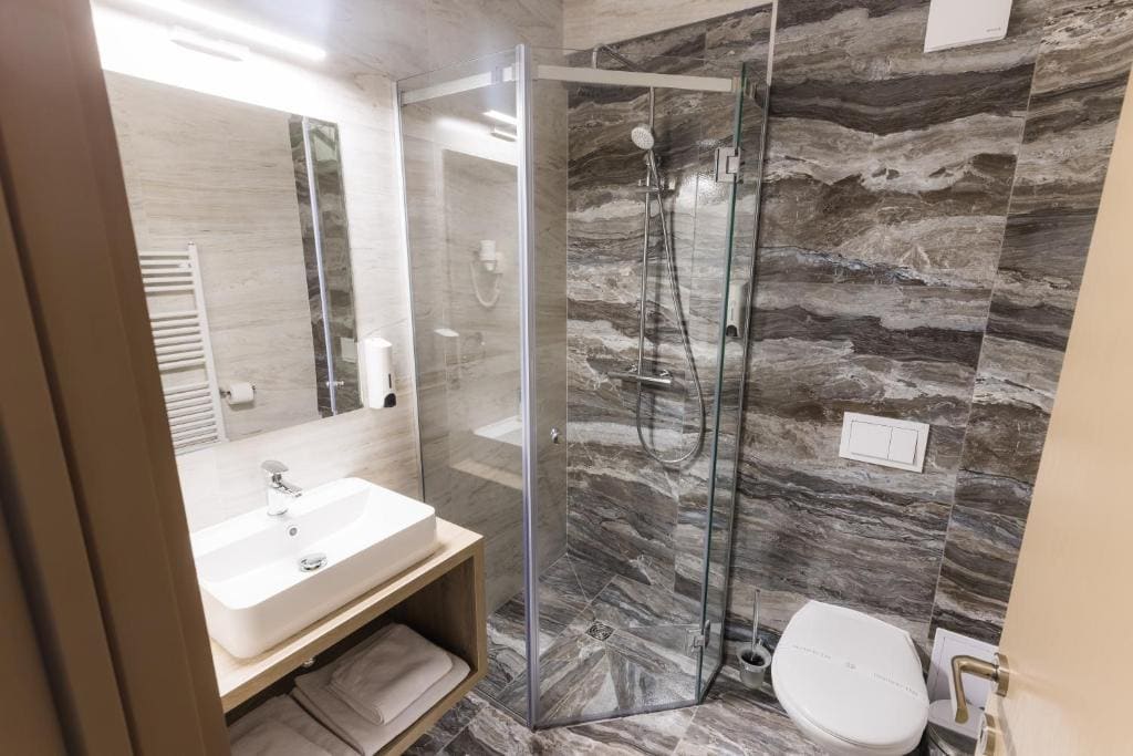 Double Room with Balcony room - Image 2