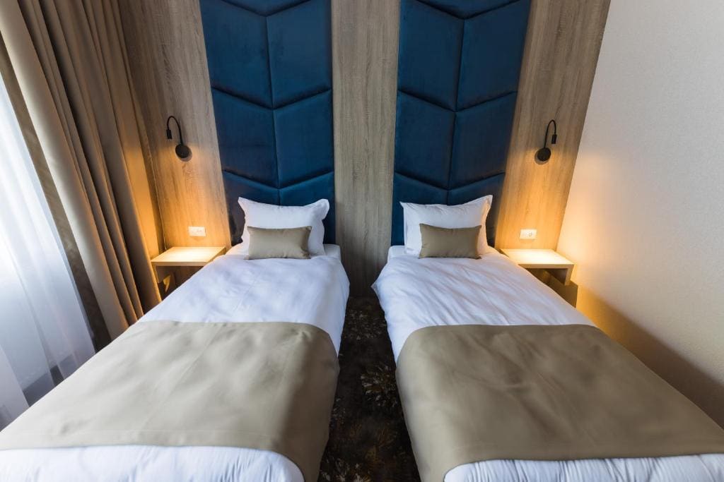 Twin Room with Balcony room - Image 3