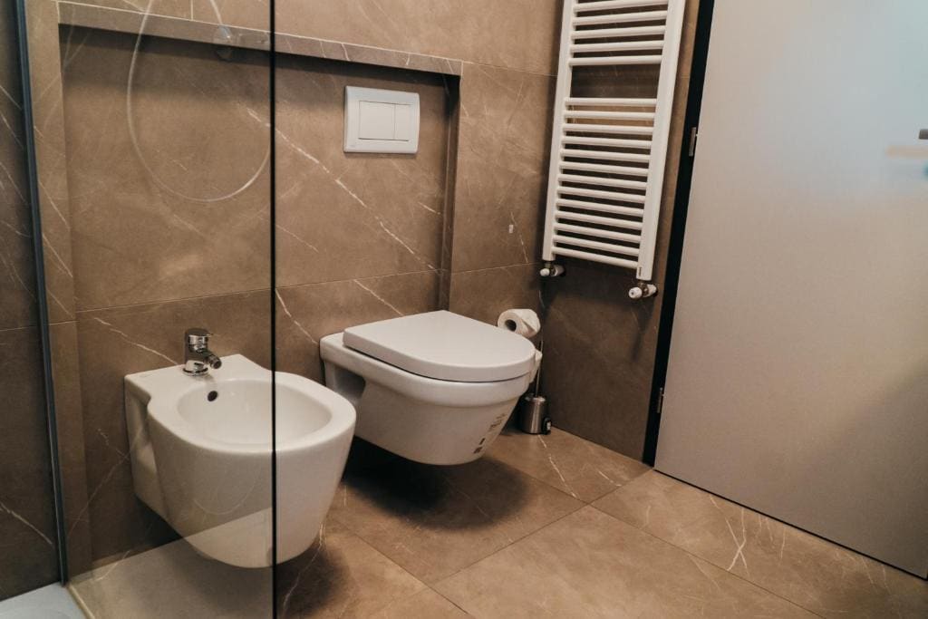 Double Room with Balcony room - Image 2