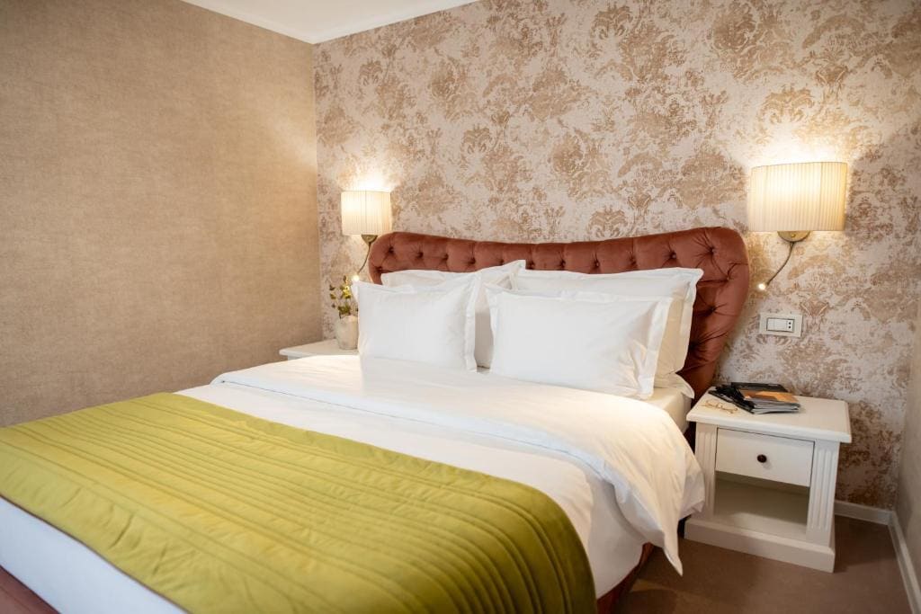 Deluxe Double Room room - Image 1