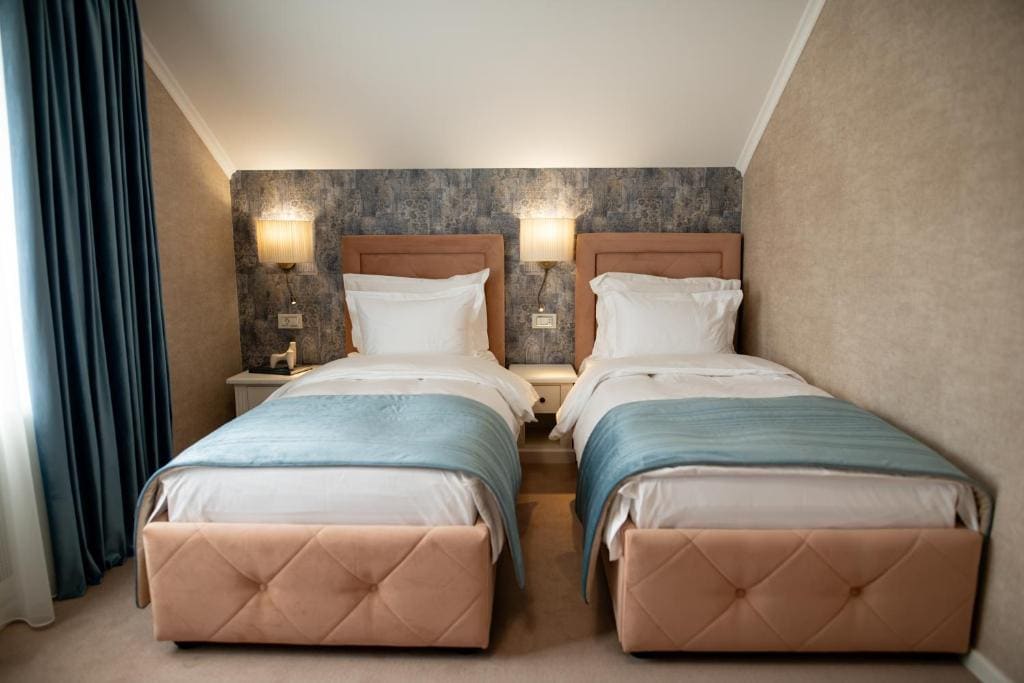 Deluxe Twin Room room - Image 1