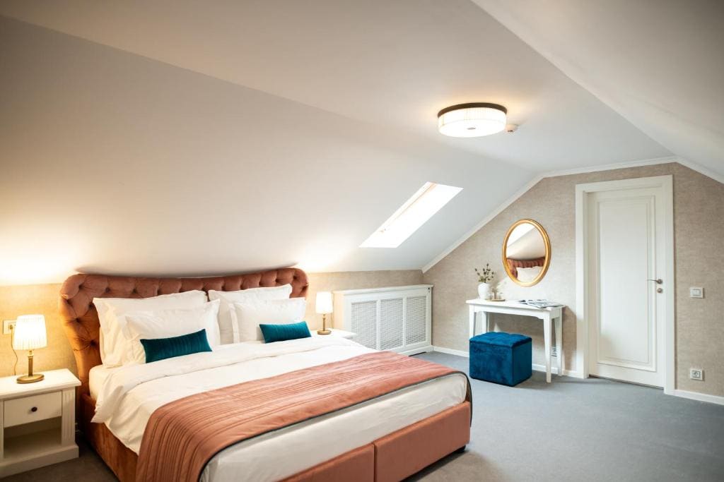 Deluxe King Room room - Image 1