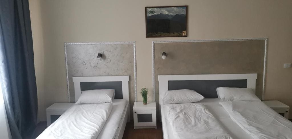 Double Room with Garden View room - Image 3