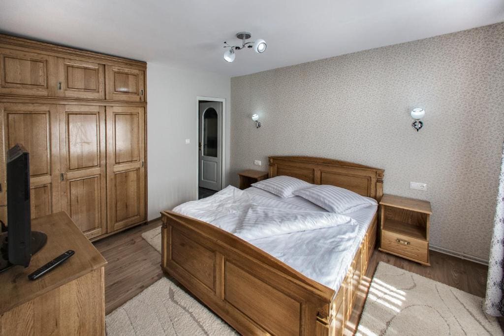 Double Room with Private Bathroom room - Image 3