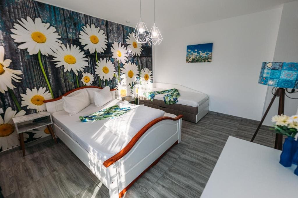 Double Room with Extra Bed room - Image 2