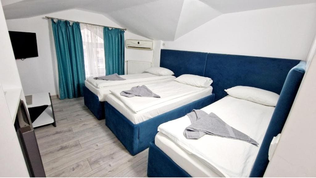 Duplex Quadruple Room room - Image 3