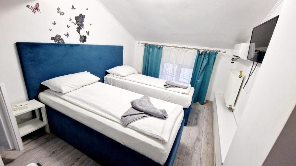 Duplex Quadruple Room room - Image 1