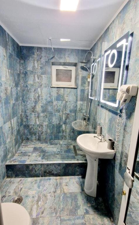 Economy Triple Room room - Image 1