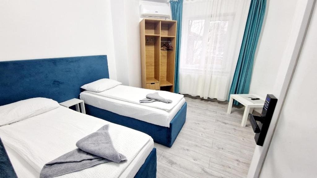 Economy Twin Room room - Image 2