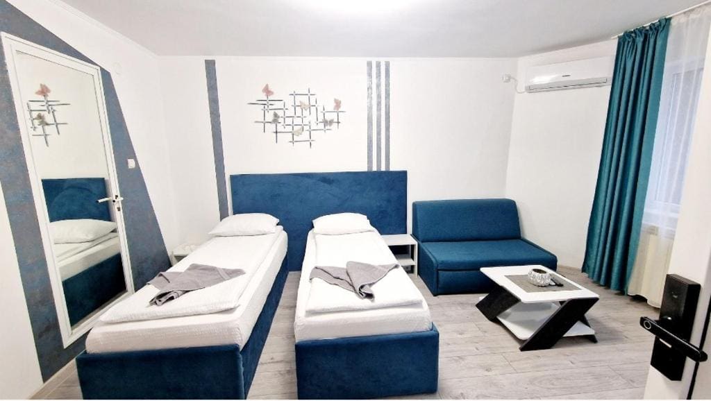 Economy Twin Room room - Image 1
