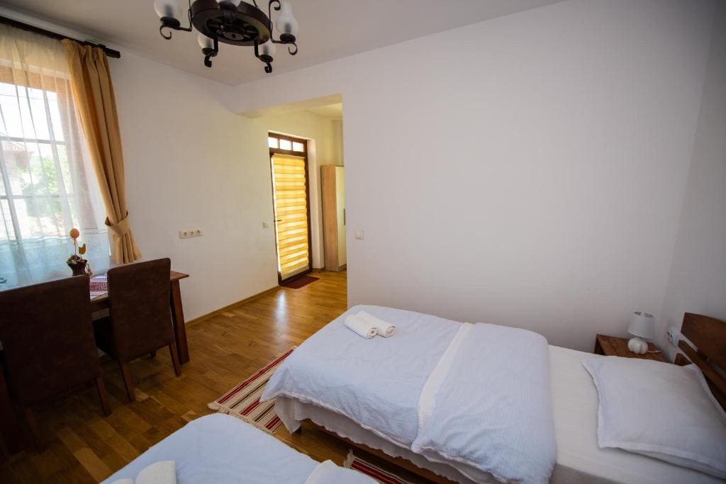 Budget Twin Room room - Image 2