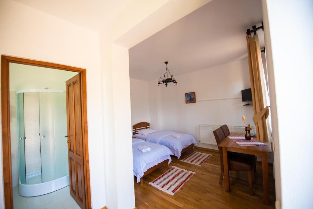 Budget Twin Room room - Image 3