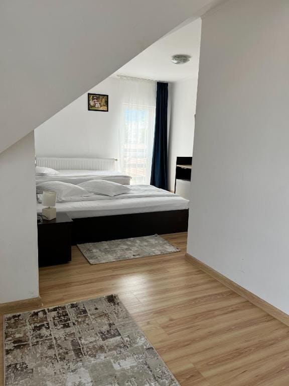 Family Room room - Image 3