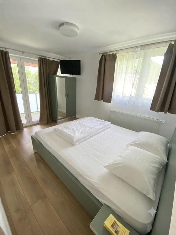 Double Room with Private Bathroom room - Image 2