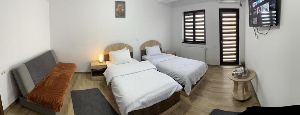 Triple Room with Private Bathroom room - Image 1