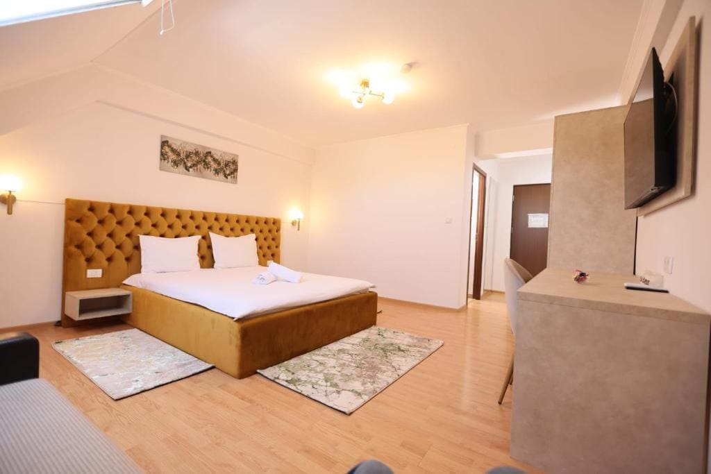 Deluxe Family Room room - Image 3
