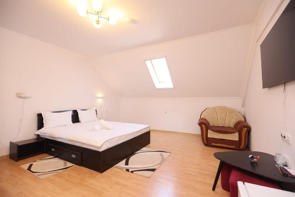Double Room with Extra Bed room - Image 3