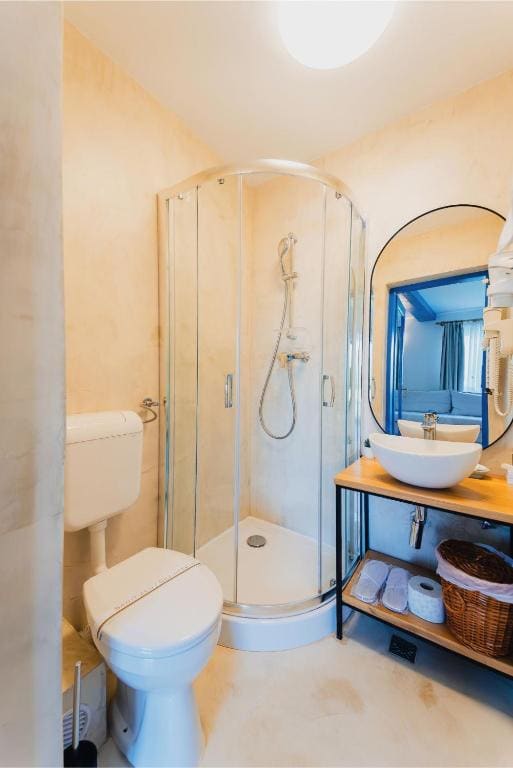 Deluxe Double Room with Balcony room - Image 2