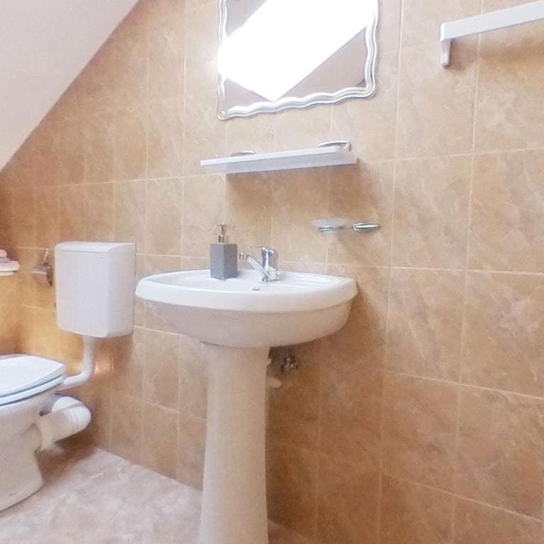 Double Room with Private Bathroom room - Image 1