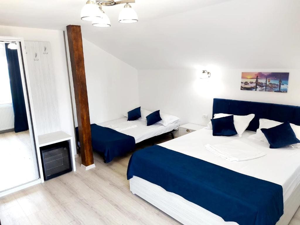 Quadruple Room room - Image 1